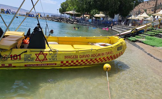 באמצע יום כיף: גבר חולץ במצב קשה מהכנרת
