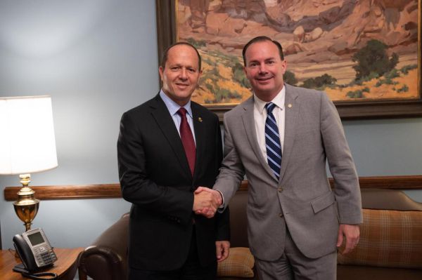 המסע של ברקת בארה"ב לעצירת פתיחת הקונסוליה