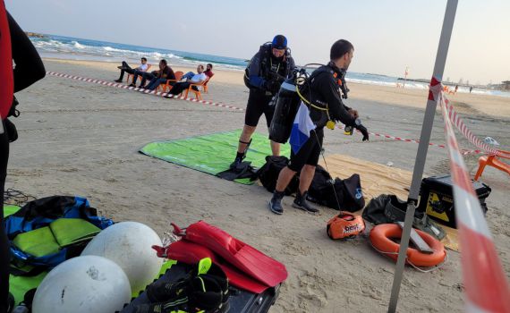 סקירות אחר בן 38 שנעלם בים בחוף ירושלים