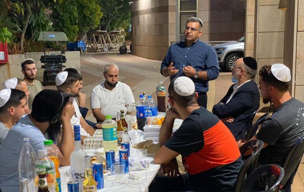 סופר: "עם ישראל מתפלל לרפואתו של איציק"