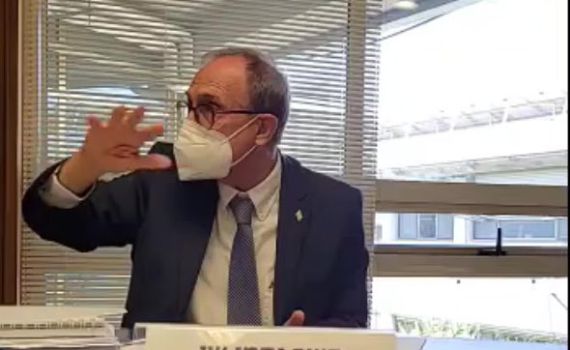 שר התפוצות: "חוגים דתיים-ימנים פלשו לרחבה"