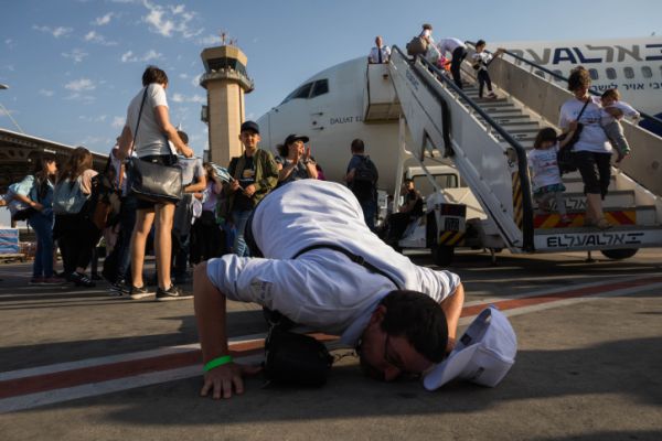 צפו: קצר על הפרשה | למה יהודים לא עולים לארץ?