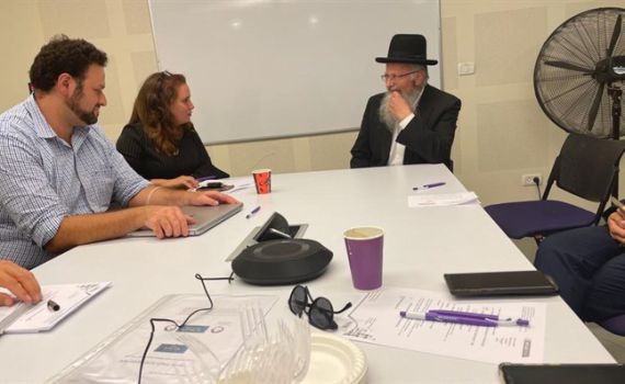 הרב אליהו: חובה לעשות שיימינג לאדם שפגע מינית