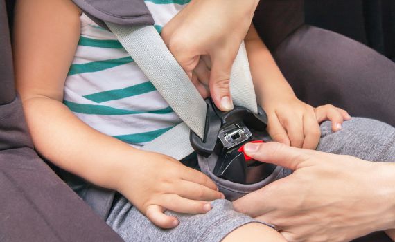 נדחתה בחצי שנה התקנת המערכת נגד שכחת ילדים ברכב