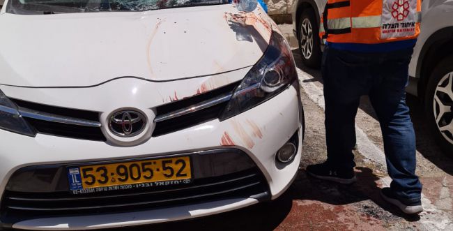 ירושלים: בן 15 נפל מגג על רכב חונה; מצבו בינוני