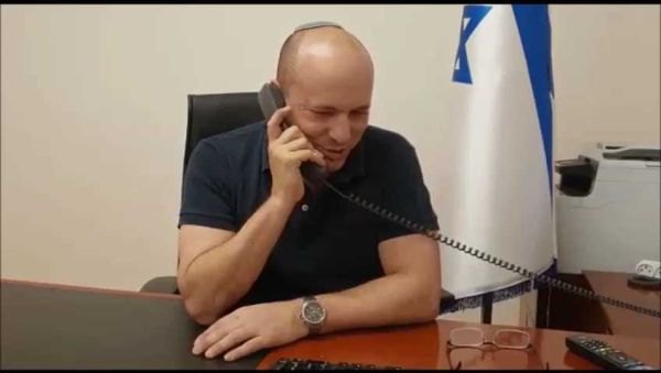 בנט בשיחה עם לינוי אשרם: "תודה לך, וונדר וומן"