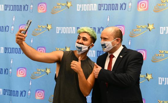 בנט נפגש עם כוכבי רשת: המטרה לחסן את הצעירים