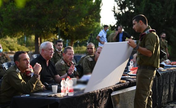 גנץ: "לא נאפשר לטרגדיה בלבנון לחצות את הגבול"