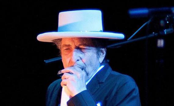 בוב דילן מואשם בתקיפה מינית משנת 1965