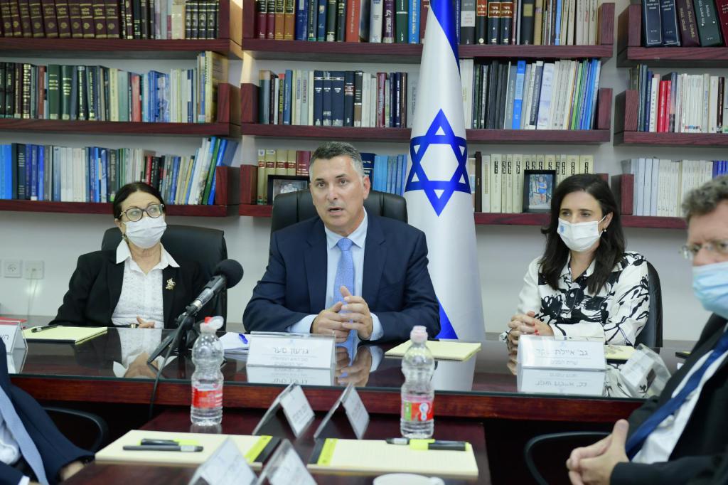 אלה 24 המועמדים לבית המשפט העליון