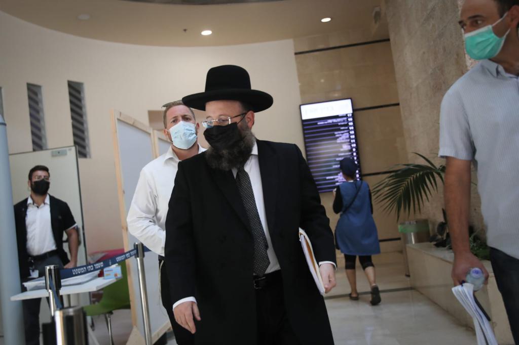 הרב רבינוביץ': "לשקול לבטל את ההדלקה במירון"