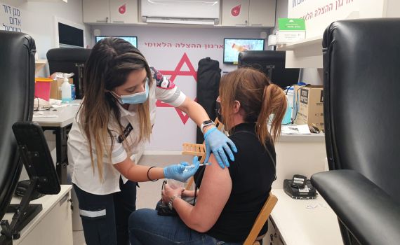 מירוץ נגד השעון: עמדות חיסון יפעלו במהלך הלילה