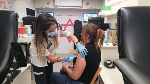 מירוץ נגד השעון: עמדות חיסון יפעלו במהלך הלילה