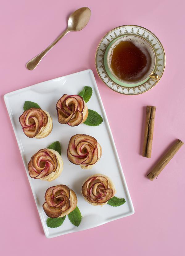 קינוח מלכותי של תפוח בדבש: טארטלטים מתפוחים