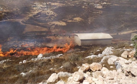 שריפת ענק: תושבי קומי אורי מתפנים מבתיהם