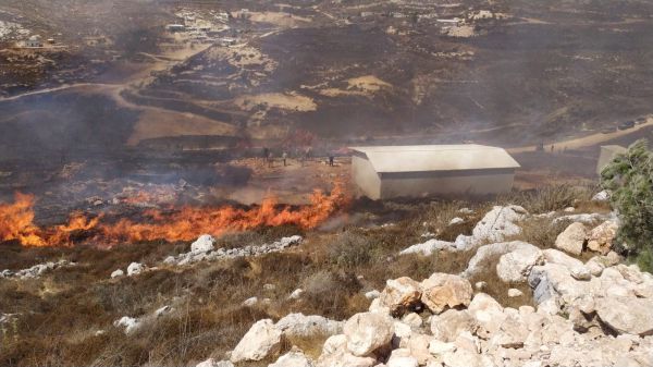 שריפת ענק: תושבי קומי אורי מתפנים מבתיהם