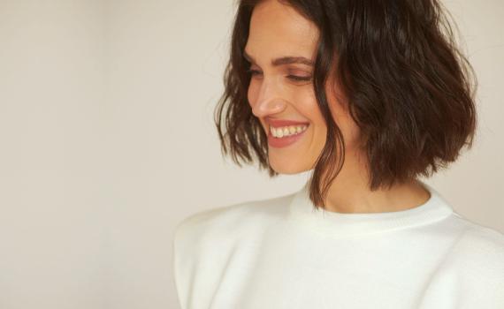 מארינה מקסימיליאן בשיר מרגש יחד עם בנותיה