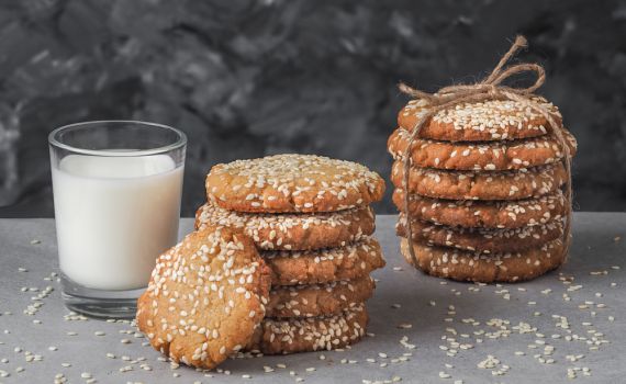 ליד הקפה: עוגיות טחינה נימוחות ללא גלוטן ב5 דקות