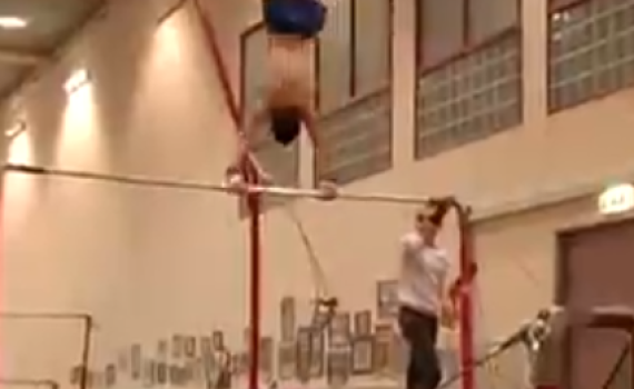 צפו: כך ארטיום דולגופיאט התאמן כשהיה בן 14