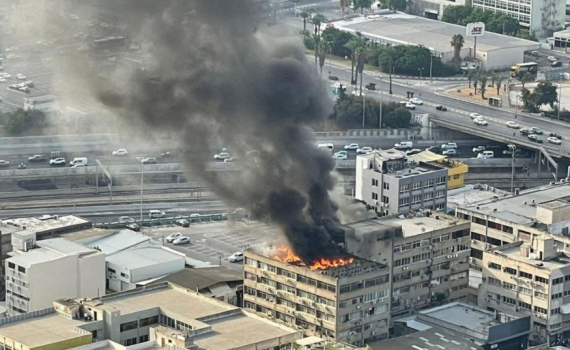 שריפה בדרום ת"א: ענן שחור גדול מעל שמי העיר