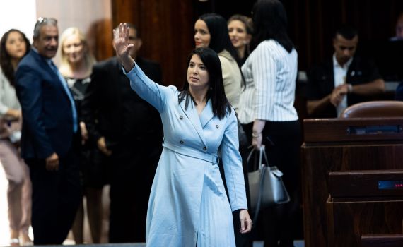 "להוריד מסכה" | הבקשה החריגה של יו"ר הוועדה