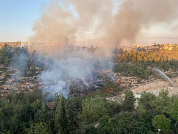 שריפה בגבעת שאול: החל פינוי רחוב בית הדפוס