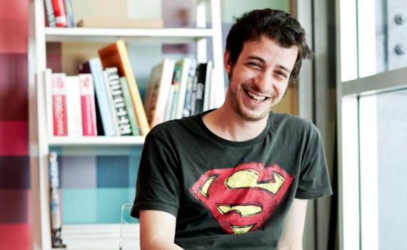 יוני בלוך מחדש את השיר: "אני מת" של יורם טהרלב