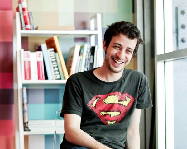 יוני בלוך מחדש את השיר: "אני מת" של יורם טהרלב