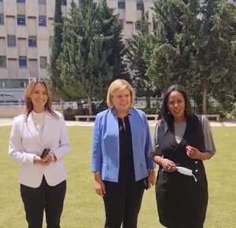 צפו: השרות מציעות בייביסיטר למרב מיכאלי