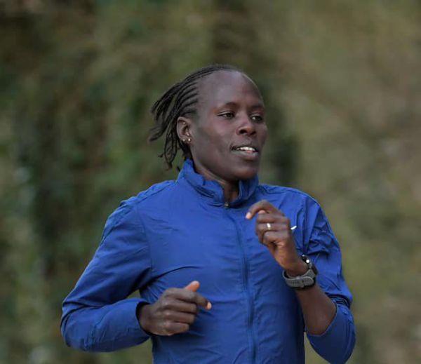 התגובות לאצנית שבחרה לעצור מרתון בגלל כאבי מחזור