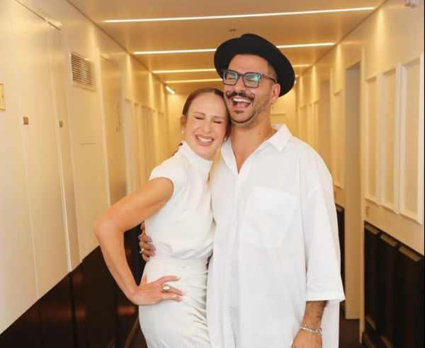 הורסת: לאה שנירר בשמלה צנועה שכבשה אותנו