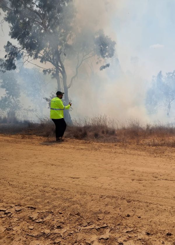 2 שריפות פרצו בשער הנגב. חשד כי נגרמו מבלון תבערה