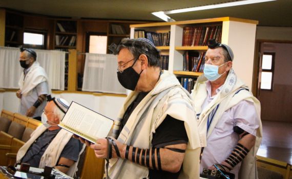 מסתמן: כך יתנהלו התפילות בחגי תשרי