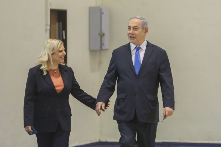 "אני מודאג": מה עשה הזוג נתניהו בביתו של מיקי לוי?