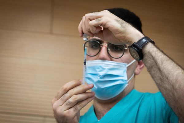 סמנכ"ל שערי צדק: "לא מוסרי לקבל חיסון שלישי"