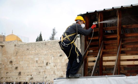 תיעוד: החלו העבודות לחיזוק הגשר להר הבית