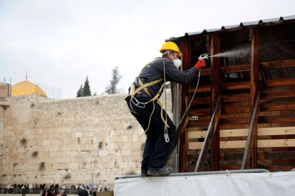 תיעוד: החלו העבודות לחיזוק הגשר להר הבית