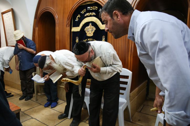 לרגל הימים הנוראים: מכשיר מציל חיים בבית כנסת