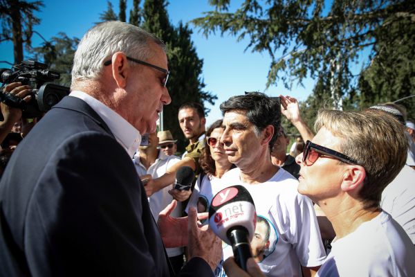 "אם רק גנץ היה נלחם על הבנים כמו על הפנסיות"