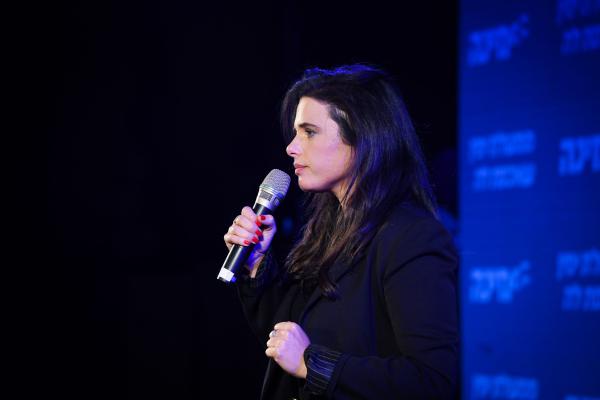 עוקף מרצ ורע"מ: שקד מנהלת מו"מ עם רוטמן