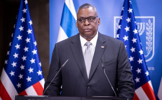 אחרי שבועיים באשפוז: שר ההגנה שוחרר מבית החולים