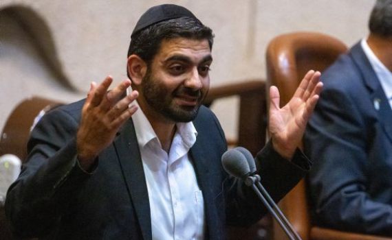 "נבקש מעומר אדם לבוא להיות חזן אצלנו בסליחות"