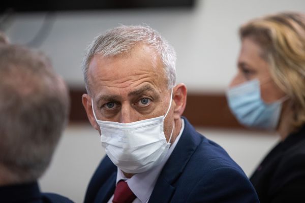 נחמן אש: "כרגע מוקדם מדי להיפרד מהמסיכות"