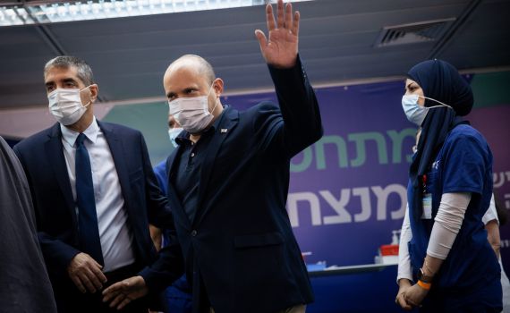 בנט: "פועלים לטפל בעומס במתחמי בדיקות הקורונה"