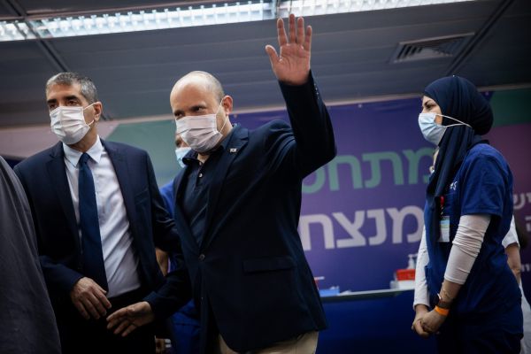 בנט: "פועלים לטפל בעומס במתחמי בדיקות הקורונה"