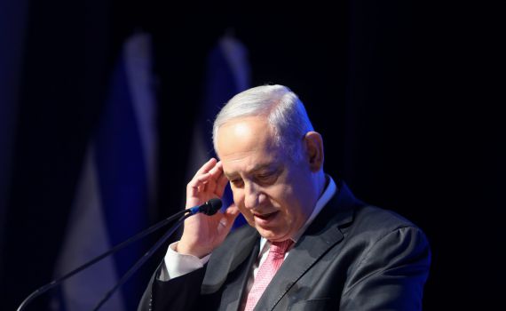 שטיח, חמוצים ופרגולה: נתניהו לועג לבנט