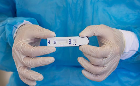 האם מותר לדווח על חולה שמסרב לשהות בבידוד?