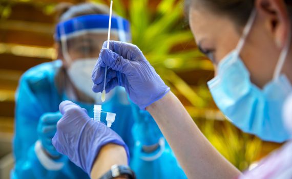 מחקר: רק 3 מנות חיסון פייזר מגינות נגד אומיקרון