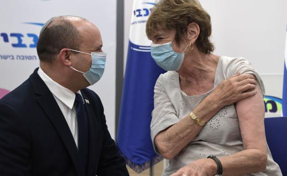 אמו של בנט: "שמחה מאד שהוא תובע, זה רק לטובה"