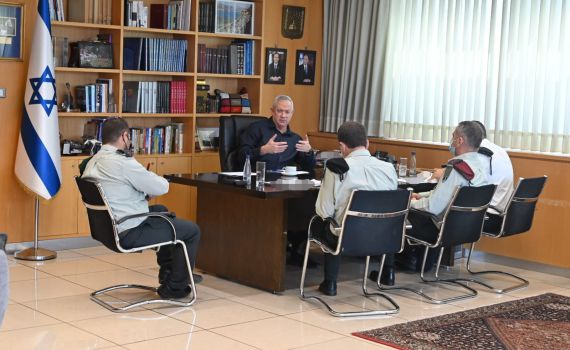 בעקבות הירי: גנץ והרמטכ"ל מקיימים התייעצות בקריה